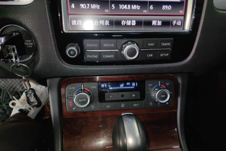 Used Volkswagen Touareg 2015 3.0 TSI Comfort Model Audio And AC Panel