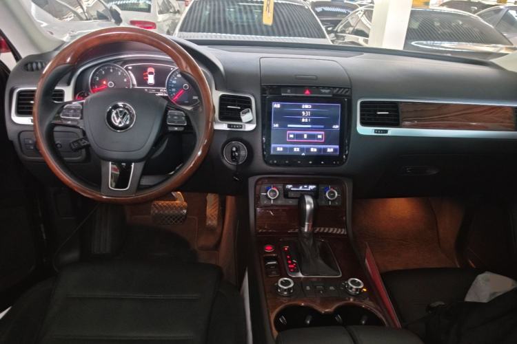 Used Volkswagen Touareg 2015 3.0 TSI Luxury Model Center Console