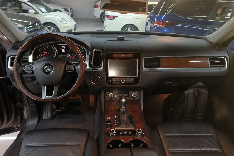 Used Volkswagen Touareg 2015 3.0 TSI Luxury Model Center Console