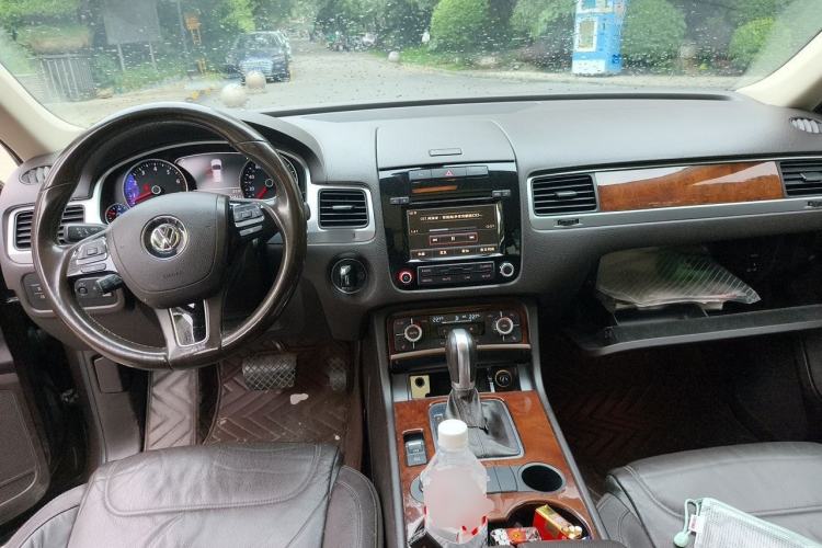 Used Volkswagen Touareg 2015 3.0 TSI Comfort Model Center Console