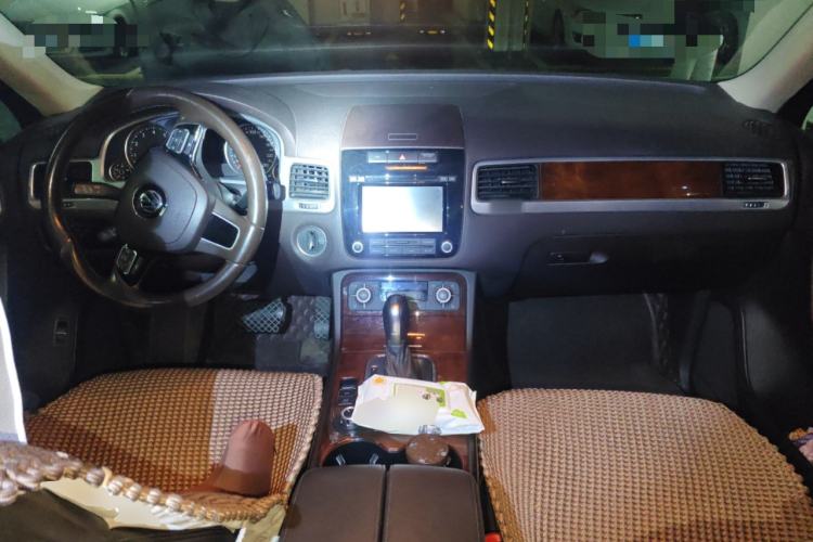 Used Volkswagen Touareg 2015 3.0 TSI Standard Model Center Console