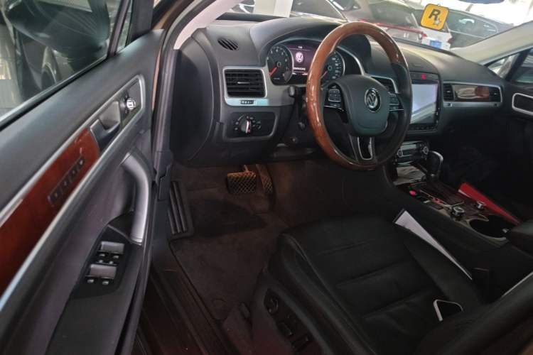 Used Volkswagen Touareg 2015 3.0 TSI Luxury Model Driver Seat