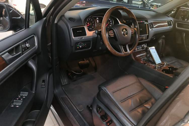 Used Volkswagen Touareg 2015 3.0 TSI Luxury Model Driver Seat