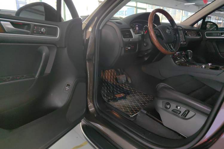 Used Volkswagen Touareg 2015 3.0 TSI Comfort Model Driver Seat