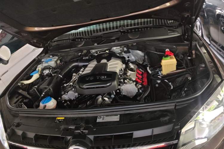 Used Volkswagen Touareg 2015 3.0 TSI Luxury Model Engine Bay