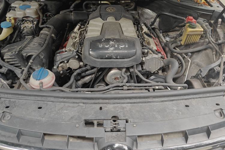 Used Volkswagen Touareg 2015 3.0 TSI Comfort Model Engine Bay