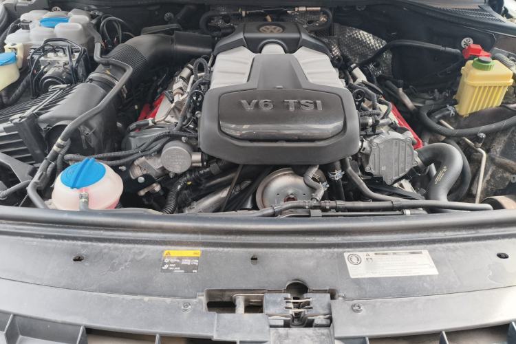 Used Volkswagen Touareg 2015 3.0 TSI Luxury Model Engine Bay
