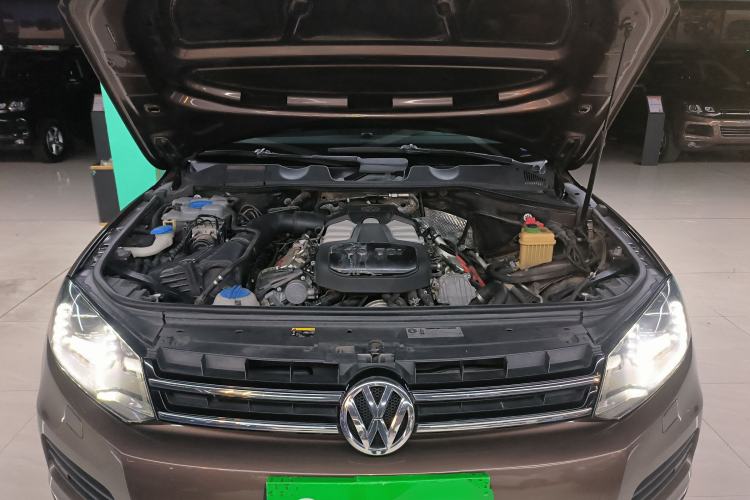 Used Volkswagen Touareg 2015 3.0 TSI Luxury Model Engine Bay