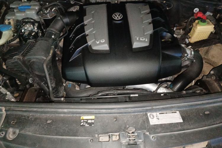 Used Volkswagen Touareg 2015 3.0 TDI Diesel Comfort Model Engine Bay