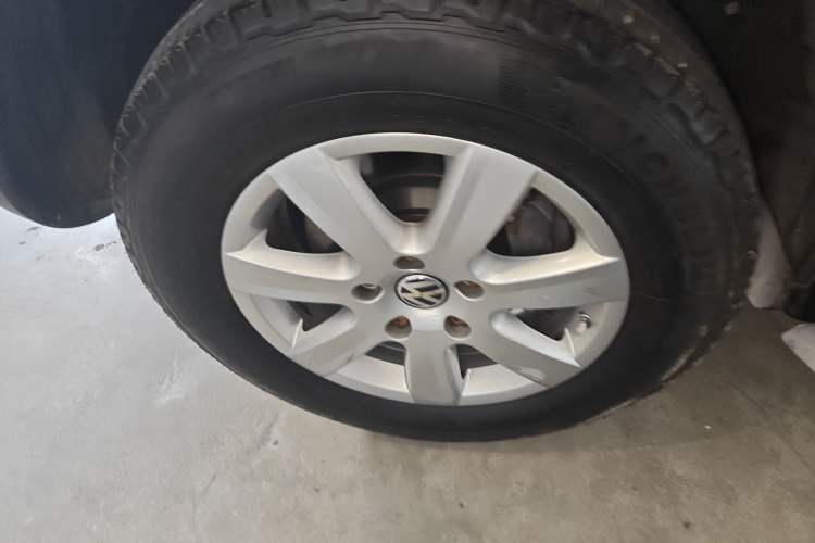 Used Volkswagen Touareg 2015 3.0 TDI Diesel Standard Model Exterior 8