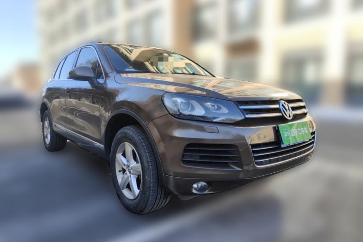 Used Volkswagen Touareg 2015 3.0 TSI Comfort Model Front Right 45 Deg