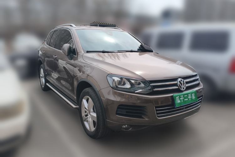 Used Volkswagen Touareg 2015 3.0 TSI Luxury Model Front Right 45 Deg