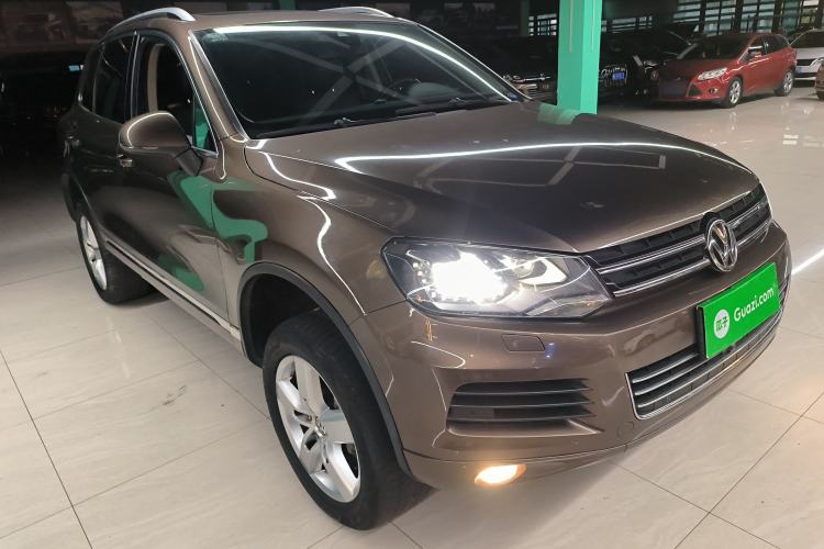 Used Volkswagen Touareg 2015 3.0 TSI Luxury Model Front Right 45 Deg