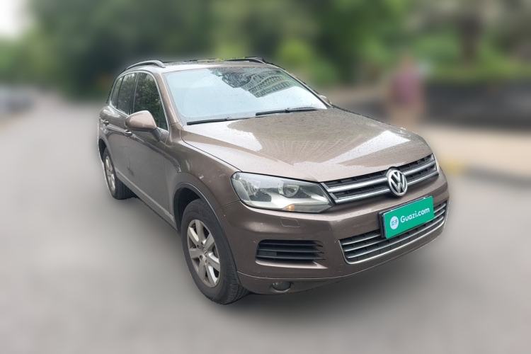 Used Volkswagen Touareg 2015 3.0 TSI Comfort Model Front Right 45 Deg