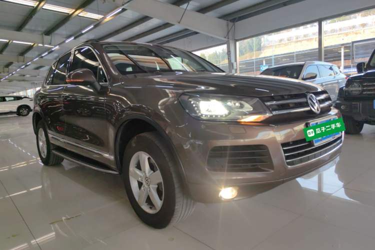Used Volkswagen Touareg 2015 3.0 TSI Comfort Model Front Right 45 Deg