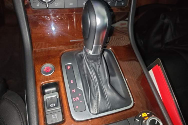 Used Volkswagen Touareg 2015 3.0 TSI Luxury Model Gear Lever