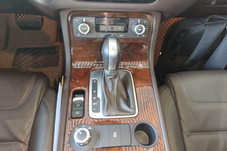 Used Volkswagen Touareg 2015 3.0 TDI Diesel Standard Model Gear Lever