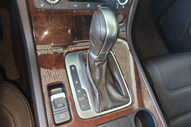 Used Volkswagen Touareg 2015 3.0 TDI Diesel Standard Model Gear Lever
