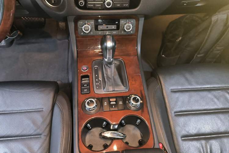 Used Volkswagen Touareg 2015 3.0 TSI Luxury Model Gear Lever