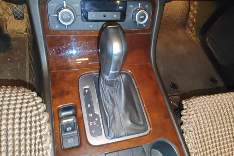 Used Volkswagen Touareg 2015 3.0 TSI Standard Model Gear Lever