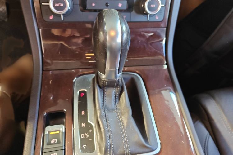 Used Volkswagen Touareg 2015 3.0 TSI Standard Model Gear Lever