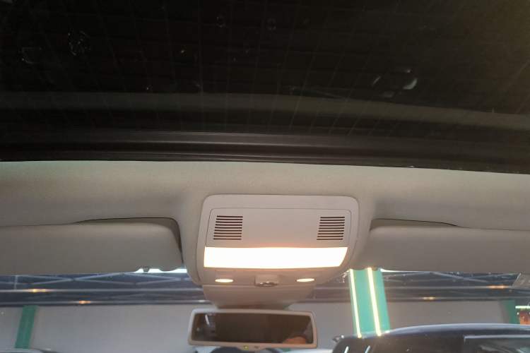 Used Volkswagen Touareg 2015 3.0 TSI Luxury Model Headliner