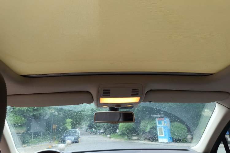 Used Volkswagen Touareg 2015 3.0 TSI Comfort Model Headliner