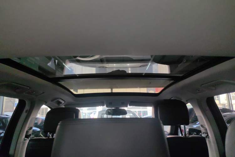 Used Volkswagen Touareg 2015 3.0 TSI Comfort Model Headliner