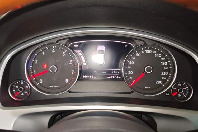 Used Volkswagen Touareg 2015 3.0 TSI Luxury Model Instrument Cluster