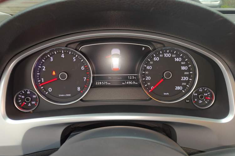 Used Volkswagen Touareg 2015 3.0 TSI Comfort Model Instrument Cluster