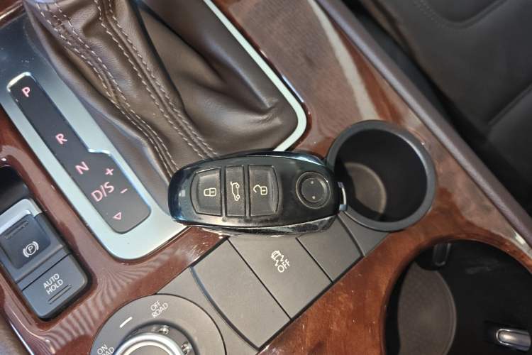 Used Volkswagen Touareg 2015 3.0 TDI Diesel Standard Model Interior 1