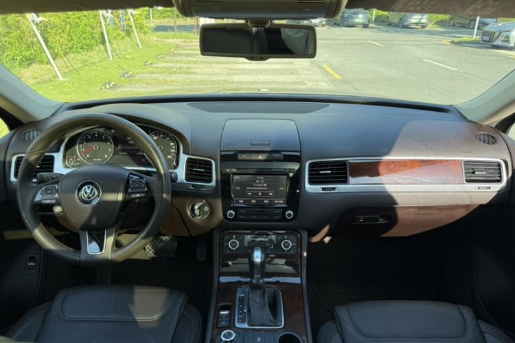 Used Volkswagen Touareg 2015 3.0 TSI Standard Model Interior 11