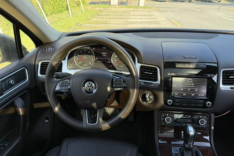 Used Volkswagen Touareg 2015 3.0 TSI Standard Model Interior 13