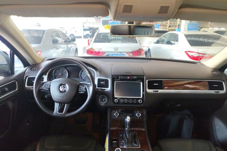 Used Volkswagen Touareg 2015 3.0 TDI Diesel Standard Model Interior 2