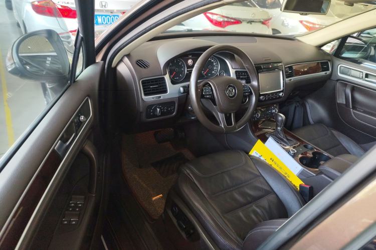 Used Volkswagen Touareg 2015 3.0 TDI Diesel Standard Model Interior 3