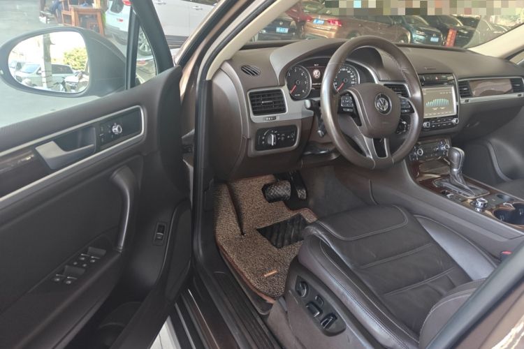 Used Volkswagen Touareg 2015 3.0 TDI Diesel Standard Model Interior 3