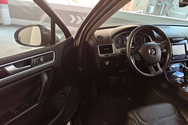 Used Volkswagen Touareg 2015 3.0 TSI Standard Model Interior 3