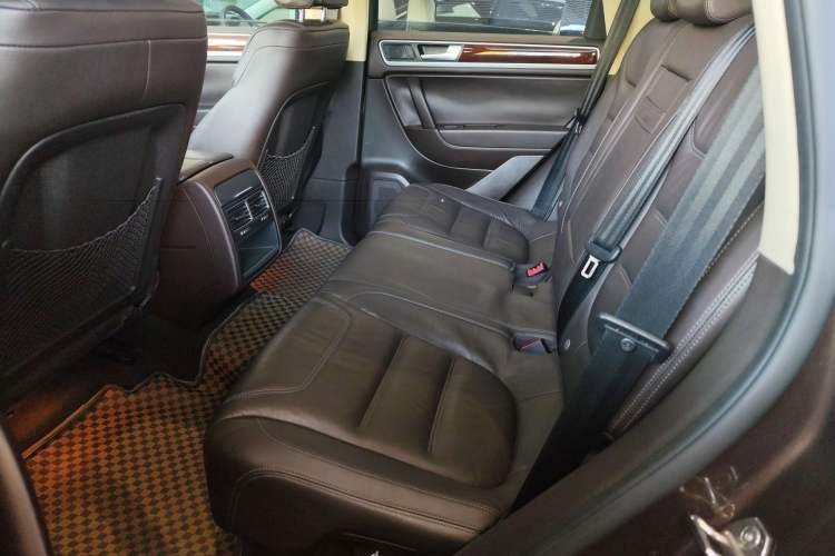 Used Volkswagen Touareg 2015 3.0 TDI Diesel Standard Model Interior 4
