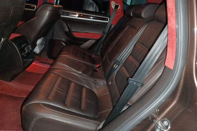 Used Volkswagen Touareg 2015 3.0 TDI Diesel Comfort Model Interior 4