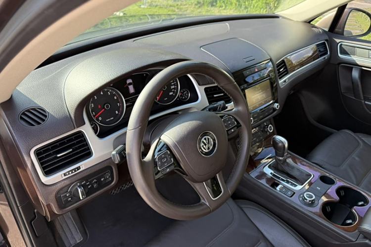 Used Volkswagen Touareg 2015 3.0 TSI Standard Model Interior 7