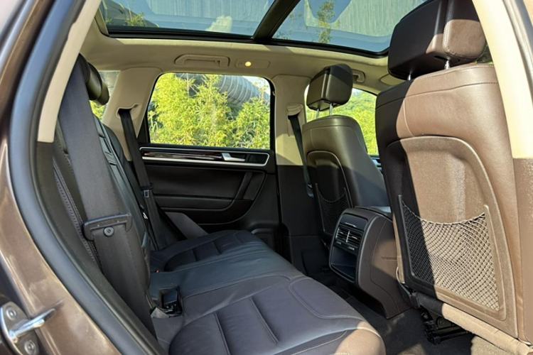 Used Volkswagen Touareg 2015 3.0 TSI Standard Model Interior 8