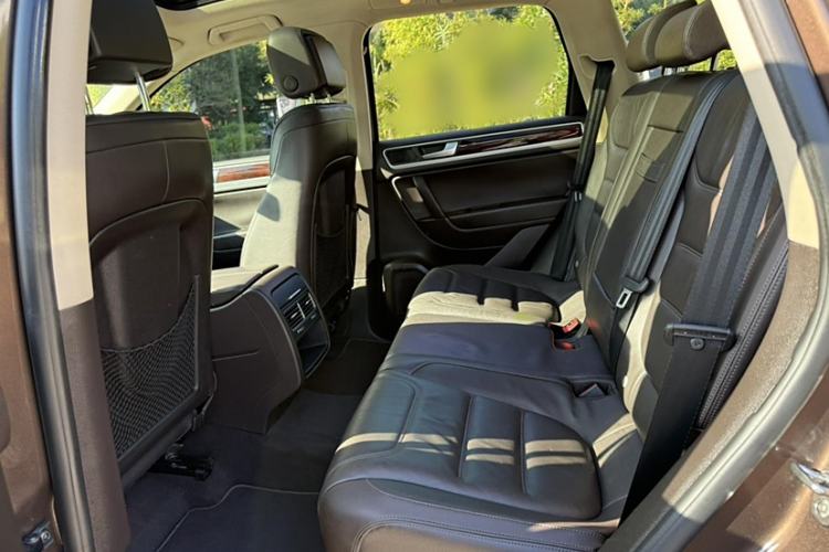 Used Volkswagen Touareg 2015 3.0 TSI Standard Model Interior 9