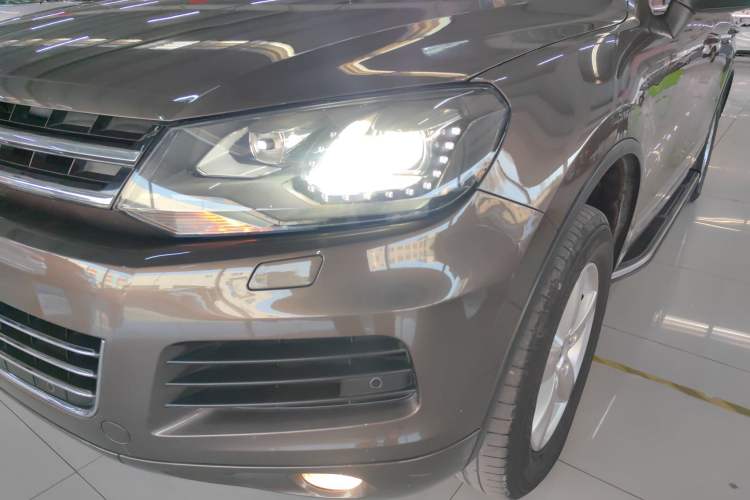 Used Volkswagen Touareg 2015 3.0 TSI Comfort Model Left Front Headlight