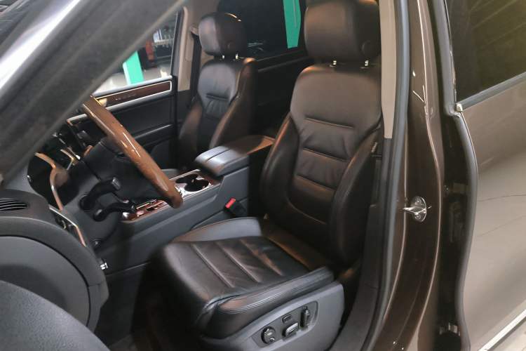 Used Volkswagen Touareg 2015 3.0 TSI Luxury Model Left Front Seat