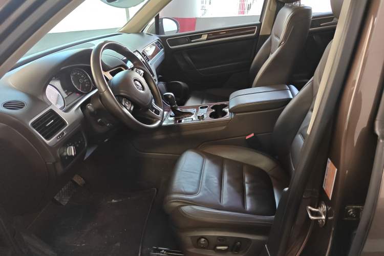 Used Volkswagen Touareg 2015 3.0 TSI Standard Model Left Front Seat