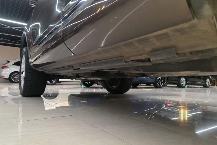 Used Volkswagen Touareg 2015 3.0 TSI Luxury Model Left Side Sill