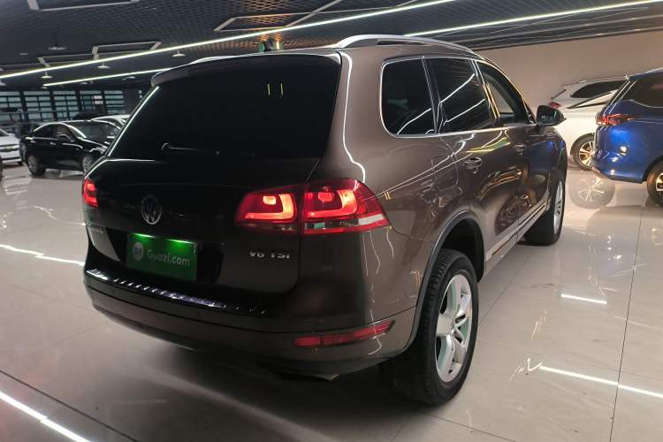 Used Volkswagen Touareg 2015 3.0 TSI Luxury Model Rear Right 45 Deg
