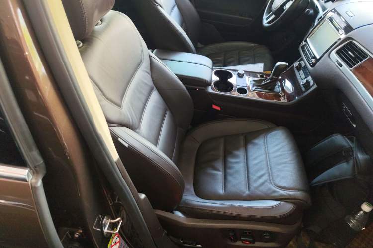 Used Volkswagen Touareg 2015 3.0 TDI Diesel Standard Model Right Front Seat