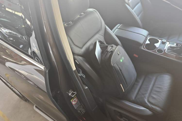 Used Volkswagen Touareg 2015 3.0 TDI Diesel Standard Model Right Front Seat