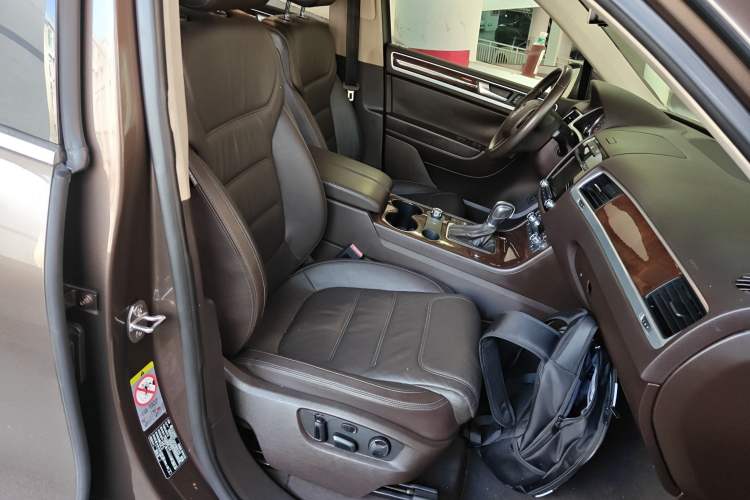 Used Volkswagen Touareg 2015 3.0 TSI Standard Model Right Front Seat